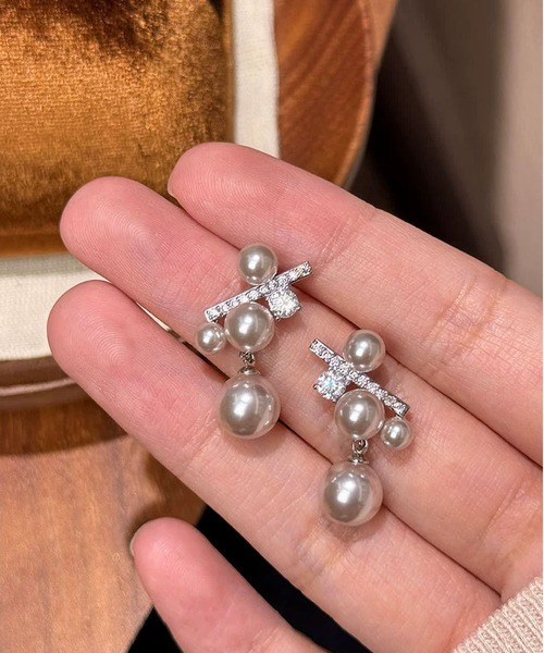LA VORAGINE(ラ ヴォラジネ)の「大人可愛い高級感 パープルピアス 結婚式 お呼ばれピアス 二次会 同窓会 お呼ばれ オケージョン(ピアス(両耳用)・レディース・ライトパープル/ホワイト/グレー・FREE)」の16枚目の写真