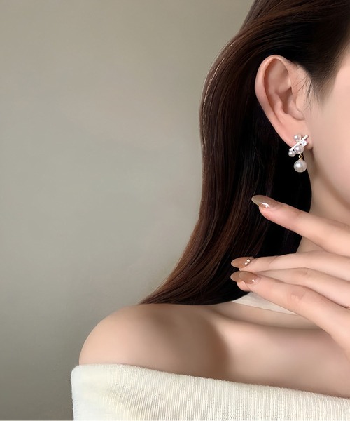 LA VORAGINE(ラ ヴォラジネ)の「大人可愛い高級感 パープルピアス 結婚式 お呼ばれピアス 二次会 同窓会 お呼ばれ オケージョン(ピアス(両耳用)・レディース・ライトパープル/ホワイト/グレー・FREE)」の4枚目の写真