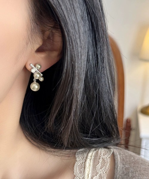 LA VORAGINE(ラ ヴォラジネ)の「大人可愛い高級感 パープルピアス 結婚式 お呼ばれピアス 二次会 同窓会 お呼ばれ オケージョン(ピアス(両耳用)・レディース・ライトパープル/ホワイト/グレー・FREE)」の7枚目の写真