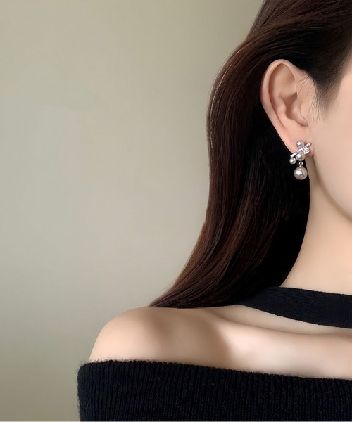LA VORAGINE(ラ ヴォラジネ)の「大人可愛い高級感 パープルピアス 結婚式 お呼ばれピアス 二次会 同窓会 お呼ばれ オケージョン(ピアス(両耳用)・レディース・ライトパープル/ホワイト/グレー・FREE)」の8枚目の写真
