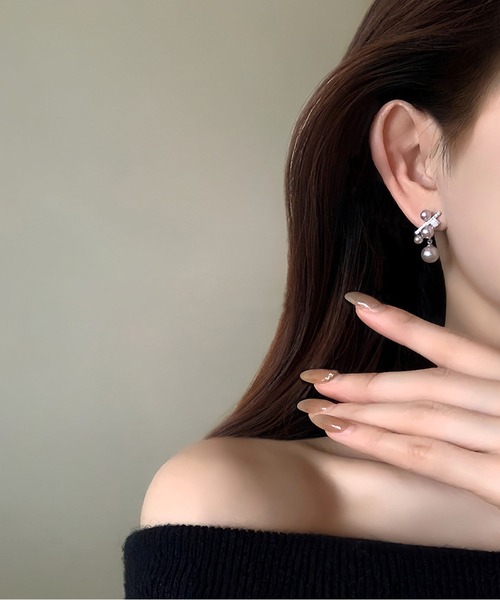 LA VORAGINE(ラ ヴォラジネ)の「大人可愛い高級感 パープルピアス 結婚式 お呼ばれピアス 二次会 同窓会 お呼ばれ オケージョン(ピアス(両耳用)・レディース・ライトパープル/ホワイト/グレー・FREE)」の9枚目の写真