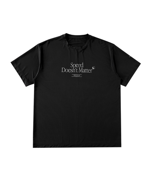 BUTTON SEOUL(ボタンソウル)の「スピードグラフィックライトウェイトテックショートスリーブ(3カラー)(Tシャツ/カットソー・メンズ・ダークグレー/アイボリー/ブラック・SMALL/MEDIUM/LARGE/X-LARGE)」の2枚目の写真