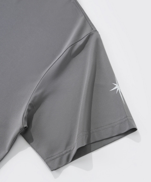 BUTTON SEOUL(ボタンソウル)の「スピードグラフィックライトウェイトテックショートスリーブ(3カラー)(Tシャツ/カットソー・メンズ・ダークグレー/アイボリー/ブラック・SMALL/MEDIUM/LARGE/X-LARGE)」の9枚目の写真