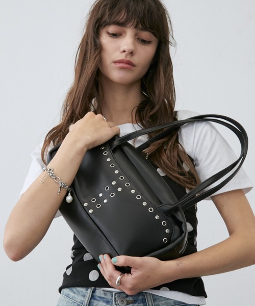 Rohwel(ローウェル)の「Stud Eyelet Shoulder Bag / スタッズアイレットショルダーバッグ(ショルダーバッグ・レディース・ブラック/ベージュ/ホワイト・FREE)」の14枚目の写真