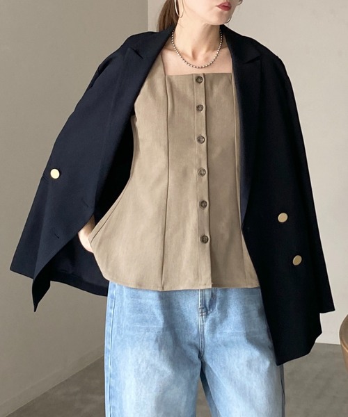 She's Closet(シーズクローゼット)の「スクエアネック切り替えペプラムフレア ボタン ジレ ベスト(ベスト・レディース・ベージュ/ブラック/アイボリー・FREE)」の2枚目の写真