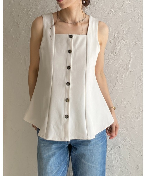 She's Closet(シーズクローゼット)の「スクエアネック切り替えペプラムフレア ボタン ジレ ベスト(ベスト・レディース・ベージュ/ブラック/アイボリー・FREE)」の3枚目の写真