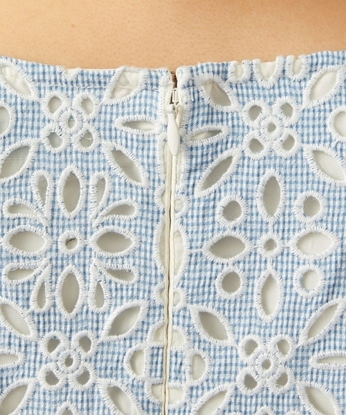Jocomomola（ホコモモラ）の「Dordado de verano フラワーカットワーク刺繍 ギンガムチェックワンピース [オケージョン対応]（ワンピース・レディース・ブラック/ダークインディゴブルー・40/42）」の8枚目の写真