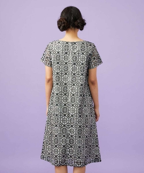 Jocomomola（ホコモモラ）の「Dordado de verano フラワーカットワーク刺繍 ギンガムチェックワンピース [オケージョン対応]（ワンピース・レディース・ブラック/ダークインディゴブルー・40/42）」の13枚目の写真