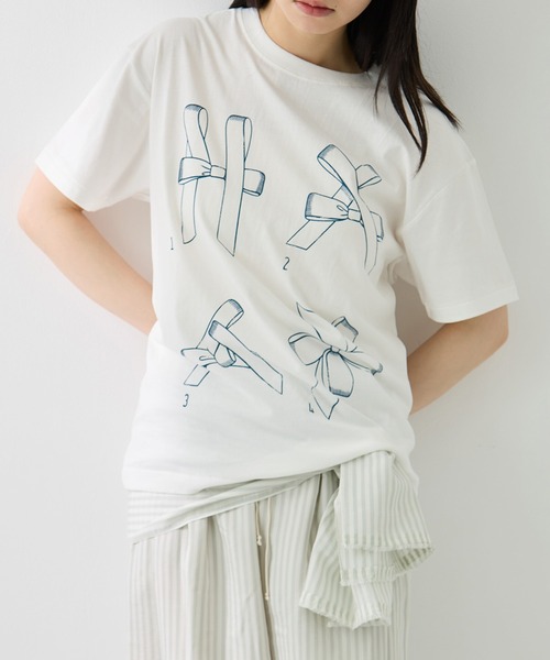 RhodolirioN（ロドリリオン）の「[RhodolirioN/ロドリリオン]Printed Making a bow with Ribbon Tee（Tシャツ/カットソー・レディース・ブラック/ピンク/ホワイト・0）」の2枚目の写真