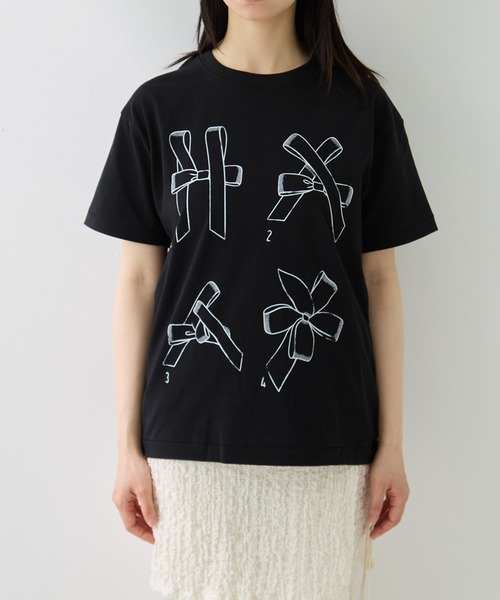 RhodolirioN（ロドリリオン）の「[RhodolirioN/ロドリリオン]Printed Making a bow with Ribbon Tee（Tシャツ/カットソー・レディース・ブラック/ピンク/ホワイト・0）」の5枚目の写真