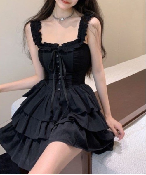 ＆soiree（アンドソワレ）の「レースアップフリルミニキャミワンピース（ワンピース・レディース・ブラック・SMALL/MEDIUM/LARGE/X-LARGE）」の2枚目の写真