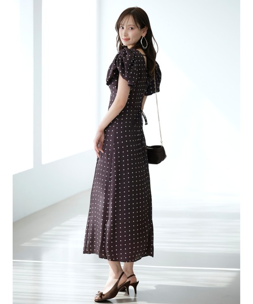 SNIDEL(スナイデル)の「Sustainableギャザーパフスリーブドットワンピース(ワンピース・レディース・ブラウン/グリーン/アイボリー・1/0)」の8枚目の写真