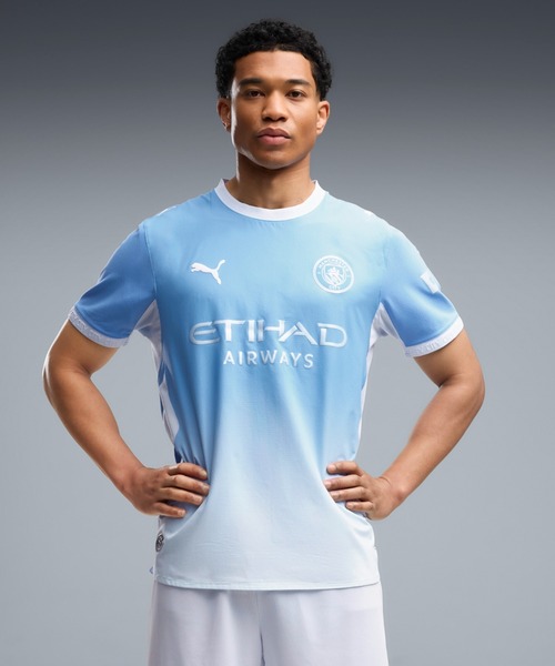 PUMA(プーマ)の「PUMA プーマ メンズ 2026-27 マンチェスターシティ FC ホーム オーセンティッ(Tシャツ/カットソー・メンズ・ブルー系その他・LARGE/X-LARGE/MEDIUM/SMALL)」の1枚目の写真