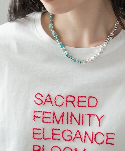 GALLEST(ギャレスト)の「刺繍フレーズTシャツ(Tシャツ/カットソー・レディース・ブラック系/パープル系1/ホワイト系1・38)」の6枚目の写真