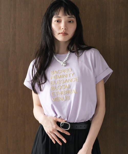 GALLEST(ギャレスト)の「刺繍フレーズTシャツ(Tシャツ/カットソー・レディース・ブラック系/パープル系1/ホワイト系1・38)」の16枚目の写真