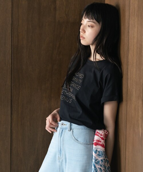 GALLEST(ギャレスト)の「刺繍フレーズTシャツ(Tシャツ/カットソー・レディース・ブラック系/パープル系1/ホワイト系1・38)」の15枚目の写真
