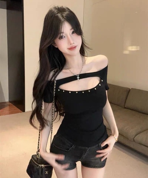 Ritzy(リッツィー)の「スタッズ付き オフショルダークロップ T シャツ(Tシャツ/カットソー・レディース・ホワイト/ブルー/ブラック・FREE)」の13枚目の写真