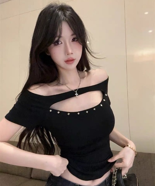 Ritzy(リッツィー)の「スタッズ付き オフショルダークロップ T シャツ(Tシャツ/カットソー・レディース・ホワイト/ブルー/ブラック・FREE)」の10枚目の写真