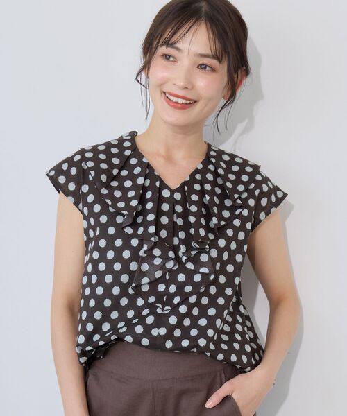 le.coeur blanc(ルクールブラン)の「【日本製】ドットプリントフリルカラーブラウス(シャツ/ブラウス・レディース・ブラウン系その他2/ブラック系その他・38)」の6枚目の写真