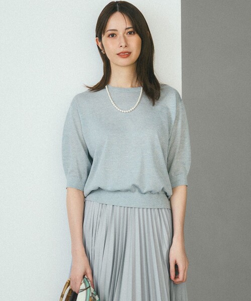 23区 L(ニジュウサンクオオキイサイズ)の「オータムメタリック パフスリーブ ニット Tシャツ(ニット/セーター・レディース・シルバー系/ピンク系/ゴールド系/ライトグリーン系・44/46)」の2枚目の写真