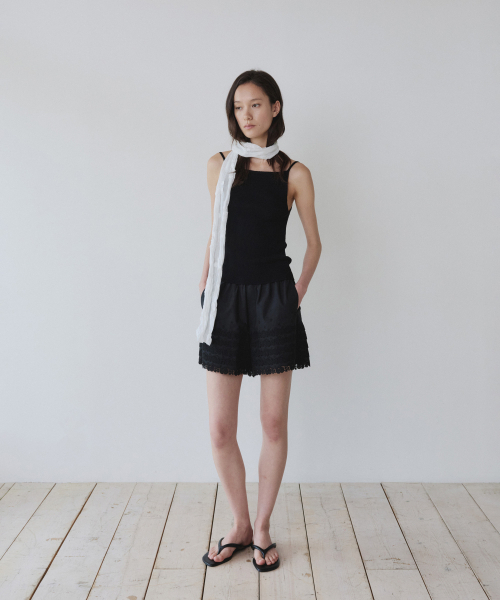 YEARNING（イヤニング）の「LINEN SQUARE NECK KNIT SLEEVELESS, BLACK（Tシャツ/カットソー・レディース・その他・FREE）」の2枚目の写真