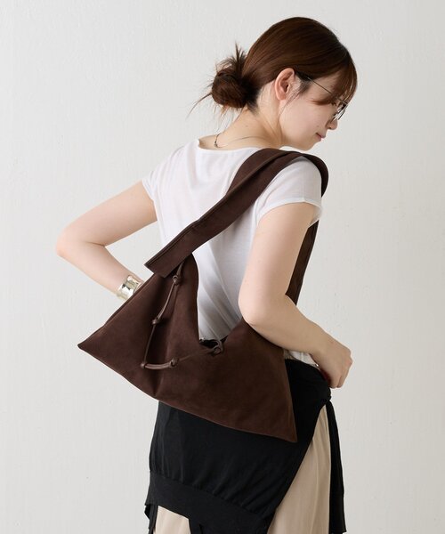 russet(ラシット)の「《WEB限定》エコスエードワンショルダーバッグ(ショルダーバッグ・レディース・ダークブラウン/オリーブ・FREE)」の4枚目の写真