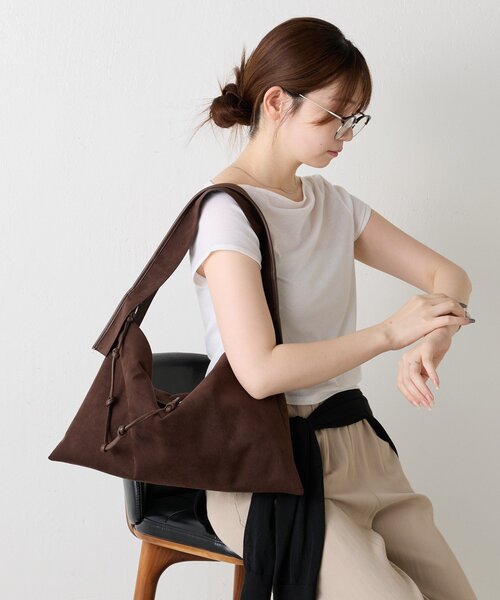 russet(ラシット)の「《WEB限定》エコスエードワンショルダーバッグ(ショルダーバッグ・レディース・ダークブラウン/オリーブ・FREE)」の6枚目の写真
