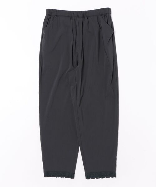 SUPER HAKKA(スーパーハッカ)の「レーヨンナイロンストレッチ裾レーステーパードパンツ(その他パンツ・レディース・ベージュ/チャコール/ネイビー・M)」の2枚目の写真