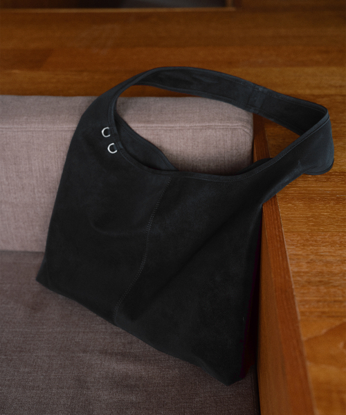 OVHEE(オヴェイ)の「ポニホーボバッグ Poni Hobo Bag(ショルダーバッグ・レディース・ダークブラウン/ブラック・FREE)」の7枚目の写真