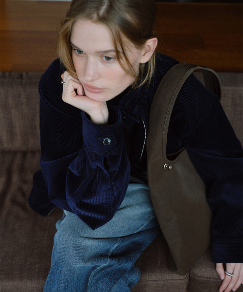 OVHEE(オヴェイ)の「ポニホーボバッグ Poni Hobo Bag(ショルダーバッグ・レディース・ダークブラウン/ブラック・FREE)」の8枚目の写真