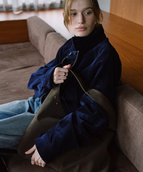OVHEE(オヴェイ)の「ポニホーボバッグ Poni Hobo Bag(ショルダーバッグ・レディース・ダークブラウン/ブラック・FREE)」の11枚目の写真