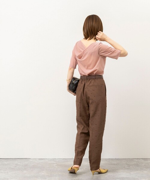 NOLLEY’S(ノーリーズ)の「《接触冷感》ウォッシャブルシアーベロア2WAYプルオーバー(Tシャツ/カットソー・レディース・ネイビー/ブラウン/ピンク/アイボリー・38/36)」の10枚目の写真