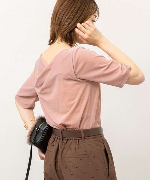 NOLLEY’S(ノーリーズ)の「《接触冷感》ウォッシャブルシアーベロア2WAYプルオーバー(Tシャツ/カットソー・レディース・ネイビー/ブラウン/ピンク/アイボリー・38/36)」の16枚目の写真