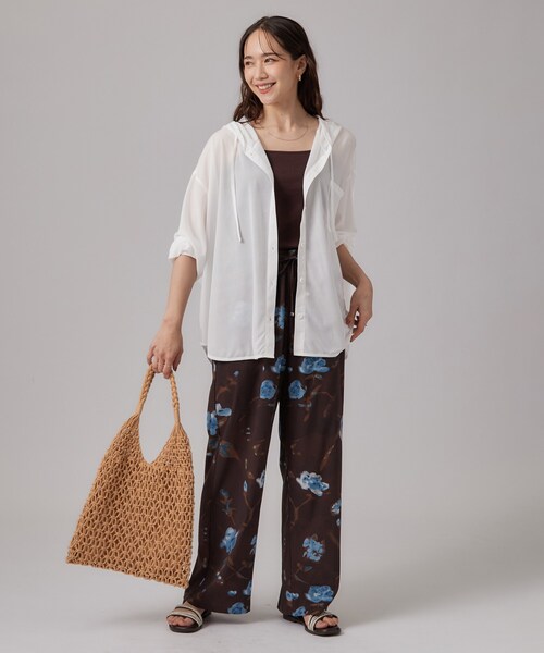 SHOO・LA・RUE(シューラルー)の「【洗濯機可/体型カバー】程よい透け感の ゆるシルエットシア―シャツ(パーカー・レディース・ブラック/ホワイト/ライトグレー系1・00)」の17枚目の写真