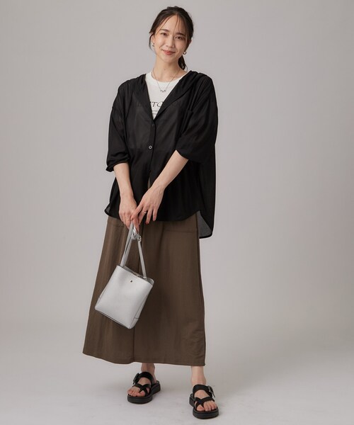 SHOO・LA・RUE(シューラルー)の「【洗濯機可/体型カバー】程よい透け感の ゆるシルエットシア―シャツ(パーカー・レディース・ブラック/ホワイト/ライトグレー系1・00)」の21枚目の写真