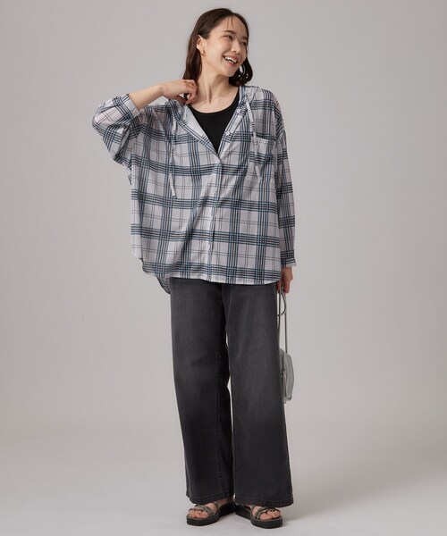 SHOO・LA・RUE(シューラルー)の「【洗濯機可/体型カバー】程よい透け感の ゆるシルエットシア―シャツ(パーカー・レディース・ブラック/ホワイト/ライトグレー系1・00)」の14枚目の写真