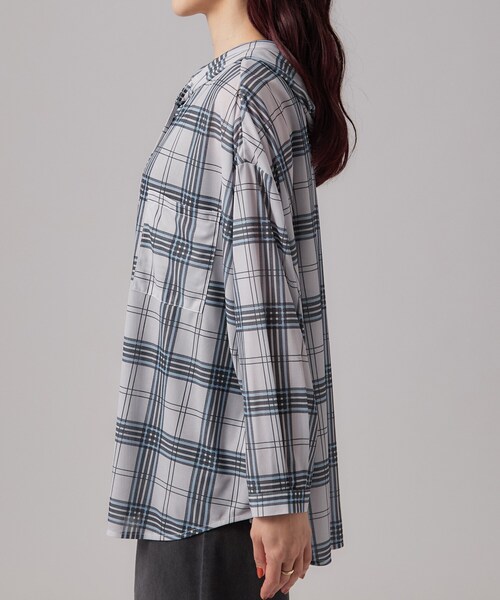 SHOO・LA・RUE(シューラルー)の「【洗濯機可/体型カバー】程よい透け感の ゆるシルエットシア―シャツ(パーカー・レディース・ブラック/ホワイト/ライトグレー系1・00)」の5枚目の写真