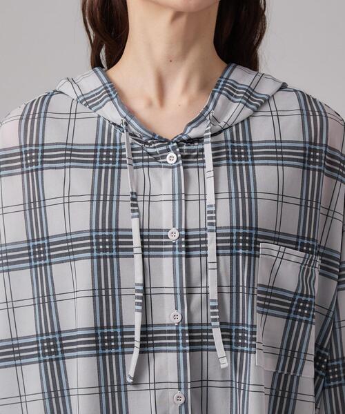 SHOO・LA・RUE(シューラルー)の「【洗濯機可/体型カバー】程よい透け感の ゆるシルエットシア―シャツ(パーカー・レディース・ブラック/ホワイト/ライトグレー系1・00)」の7枚目の写真