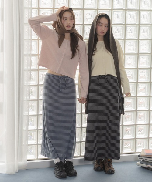 HEILIS(ヘイリス)の「ボーダー柄カットロングスカート /ロングスカート タイトスカート ボーダースカート ナロースカート Iラインスカート ウエストゴム カットソースカート ロング丈 ボーダー柄 韓国ファッション カジュアル デイリー 秋 秋服 秋コーデ 秋冬 秋冬コーデ 長袖コーデ ニットコーデ スウェットコーデ レイヤード ブラック グレー ピンク マタニティ(スカート・レディース・グレー/ブラック/ピンク・FREE)」の4枚目の写真