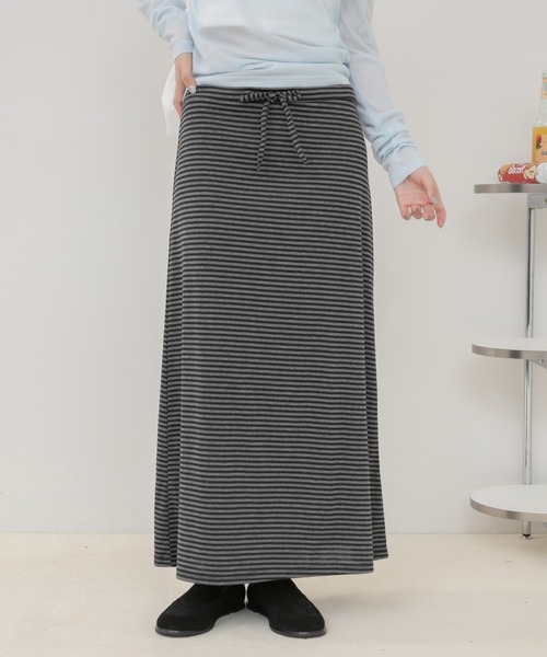 HEILIS(ヘイリス)の「ボーダー柄カットロングスカート /ロングスカート タイトスカート ボーダースカート ナロースカート Iラインスカート ウエストゴム カットソースカート ロング丈 ボーダー柄 韓国ファッション カジュアル デイリー 秋 秋服 秋コーデ 秋冬 秋冬コーデ 長袖コーデ ニットコーデ スウェットコーデ レイヤード ブラック グレー ピンク マタニティ(スカート・レディース・グレー/ブラック/ピンク・FREE)」の9枚目の写真