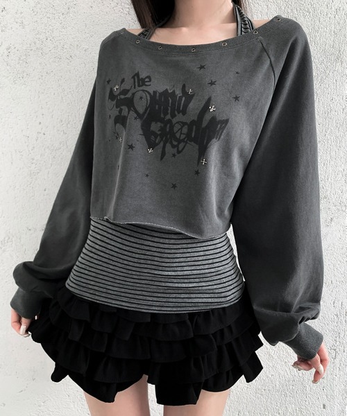 VEILA（ヴェイラ）の「スタッズ＆グラフィックプリント ホルターデザインフェイクレイヤード長袖トップス（Tシャツ/カットソー・レディース・ホワイト/グレー・フリー）」の16枚目の写真