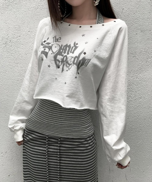 VEILA（ヴェイラ）の「スタッズ＆グラフィックプリント ホルターデザインフェイクレイヤード長袖トップス（Tシャツ/カットソー・レディース・ホワイト/グレー・フリー）」の5枚目の写真
