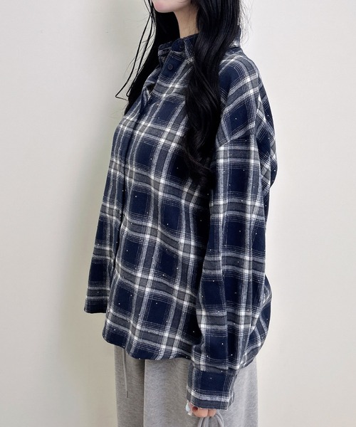 INGNI(イング)の「ラインストーン付バックレースアップチェック柄シャツ(シャツ/ブラウス・レディース・ネイビー系2/ブラック系/ブラウン系その他2・M)」の4枚目の写真