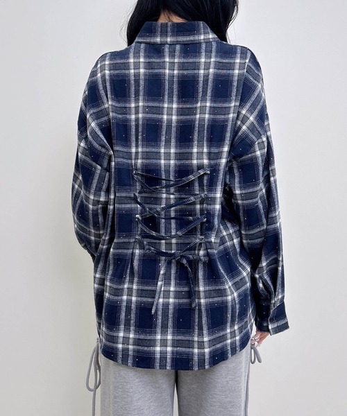 INGNI(イング)の「ラインストーン付バックレースアップチェック柄シャツ(シャツ/ブラウス・レディース・ネイビー系2/ブラック系/ブラウン系その他2・M)」の5枚目の写真