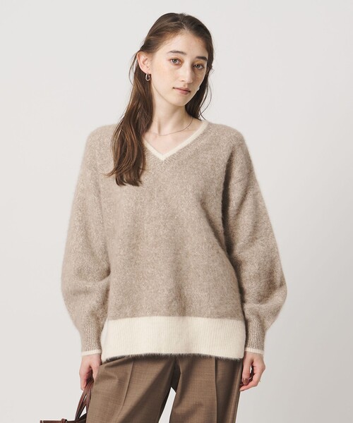 UNITED ARROWS(ユナイテッドアローズ)の「フォックスカシミヤ スパンコール Vネック ニット(ニット/セーター・レディース・ライトピンク/ダークグレー/その他2・FREE)」の3枚目の写真
