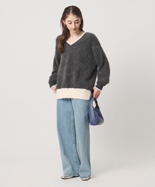 UNITED ARROWS(ユナイテッドアローズ)の「フォックスカシミヤ スパンコール Vネック ニット(ニット/セーター・レディース・ライトピンク/ダークグレー/その他2・FREE)」の4枚目の写真