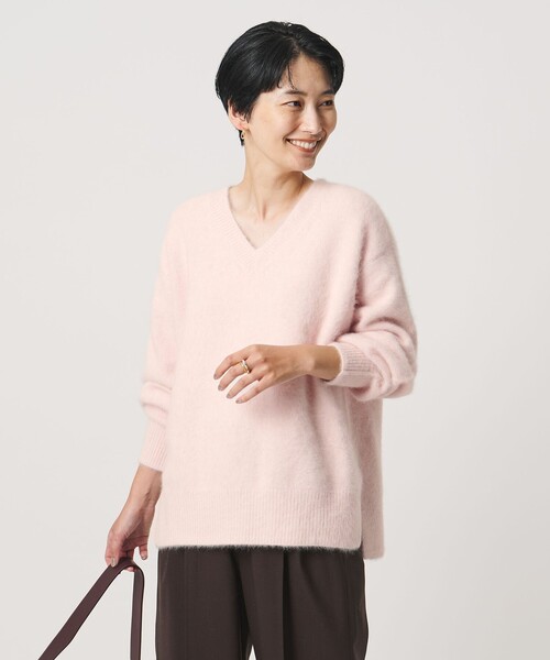 UNITED ARROWS(ユナイテッドアローズ)の「フォックスカシミヤ スパンコール Vネック ニット(ニット/セーター・レディース・ライトピンク/ダークグレー/その他2・FREE)」の8枚目の写真