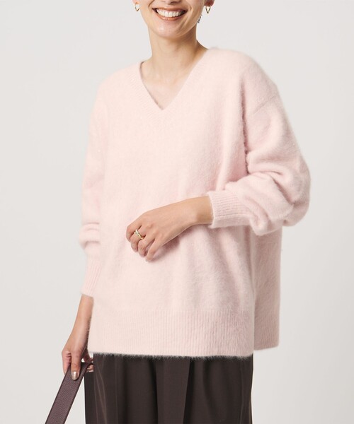 UNITED ARROWS(ユナイテッドアローズ)の「フォックスカシミヤ スパンコール Vネック ニット(ニット/セーター・レディース・ライトピンク/ダークグレー/その他2・FREE)」の10枚目の写真