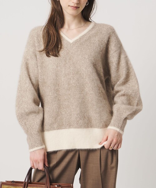 UNITED ARROWS(ユナイテッドアローズ)の「フォックスカシミヤ スパンコール Vネック ニット(ニット/セーター・レディース・ライトピンク/ダークグレー/その他2・FREE)」の14枚目の写真