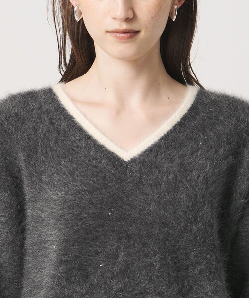 UNITED ARROWS(ユナイテッドアローズ)の「フォックスカシミヤ スパンコール Vネック ニット(ニット/セーター・レディース・ライトピンク/ダークグレー/その他2・FREE)」の18枚目の写真